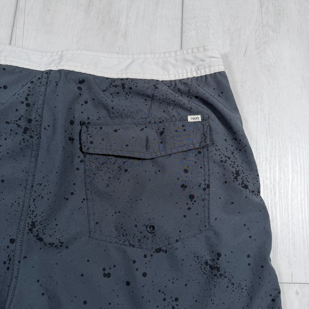 Vuori Cruise Board Shorts Men 34 Gray Blue Dots Inseam 7" Unlined Swim Trunks - Picture 4 of 8